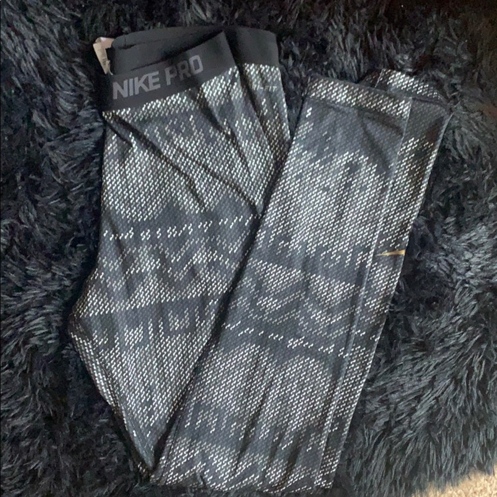 NIKE Pro Tights